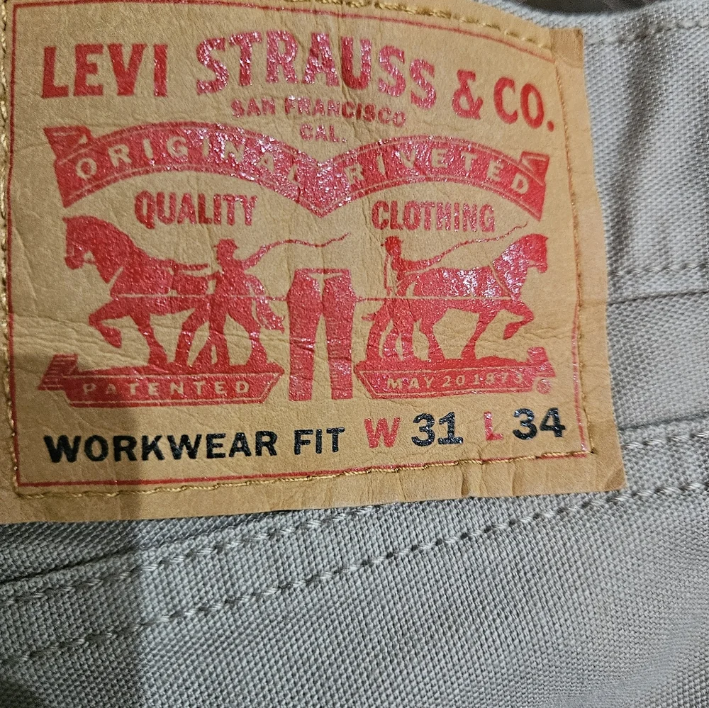 NWOT!!! Levi's Workwear Fit Khaki Jeans. Size‎ 31/34